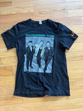 Jonas brothers  'Remember This' Graphic Tee